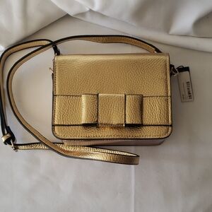 Chic Gold Crossbody Bag with Bow Accent